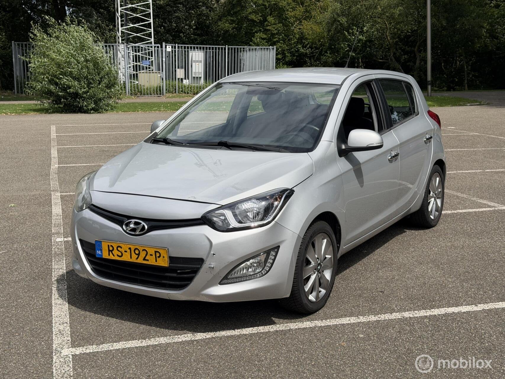 Hyundai i20 1.4i AUTOMAAT, AIRCO, ACHTERUITCAMERA, Euro 5, 4 cilinders, 1396 cc, Parkeersensor