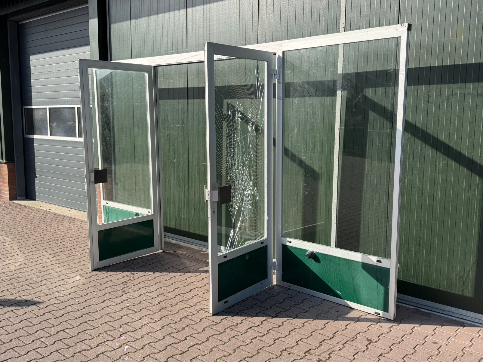 Aluminium pui met twee losstaande deuren., Doe-het-zelf en Verbouw, Ophalen, Gebruikt
