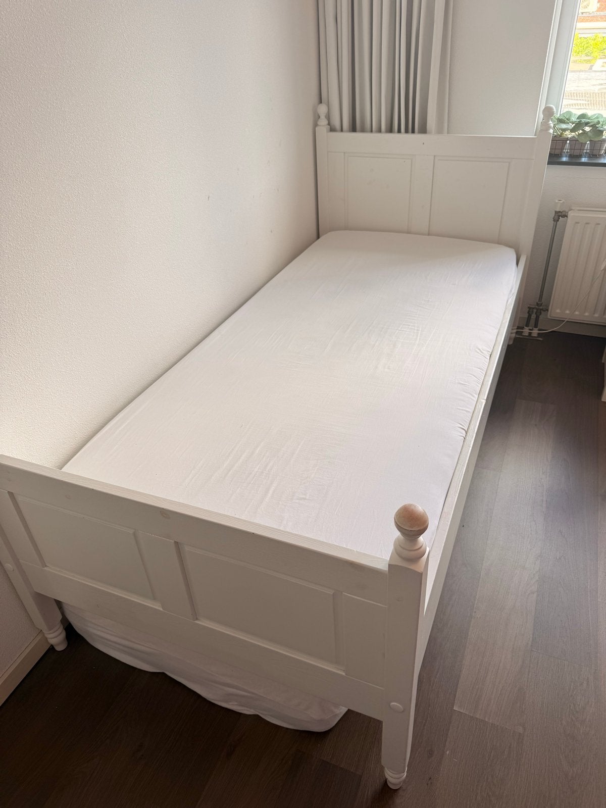 Wit eenpersoonsbed met lattenbodem, Huis en Inrichting, Slaapkamer | Bedden, Ophalen, Gebruikt, 90 cm, Eenpersoons