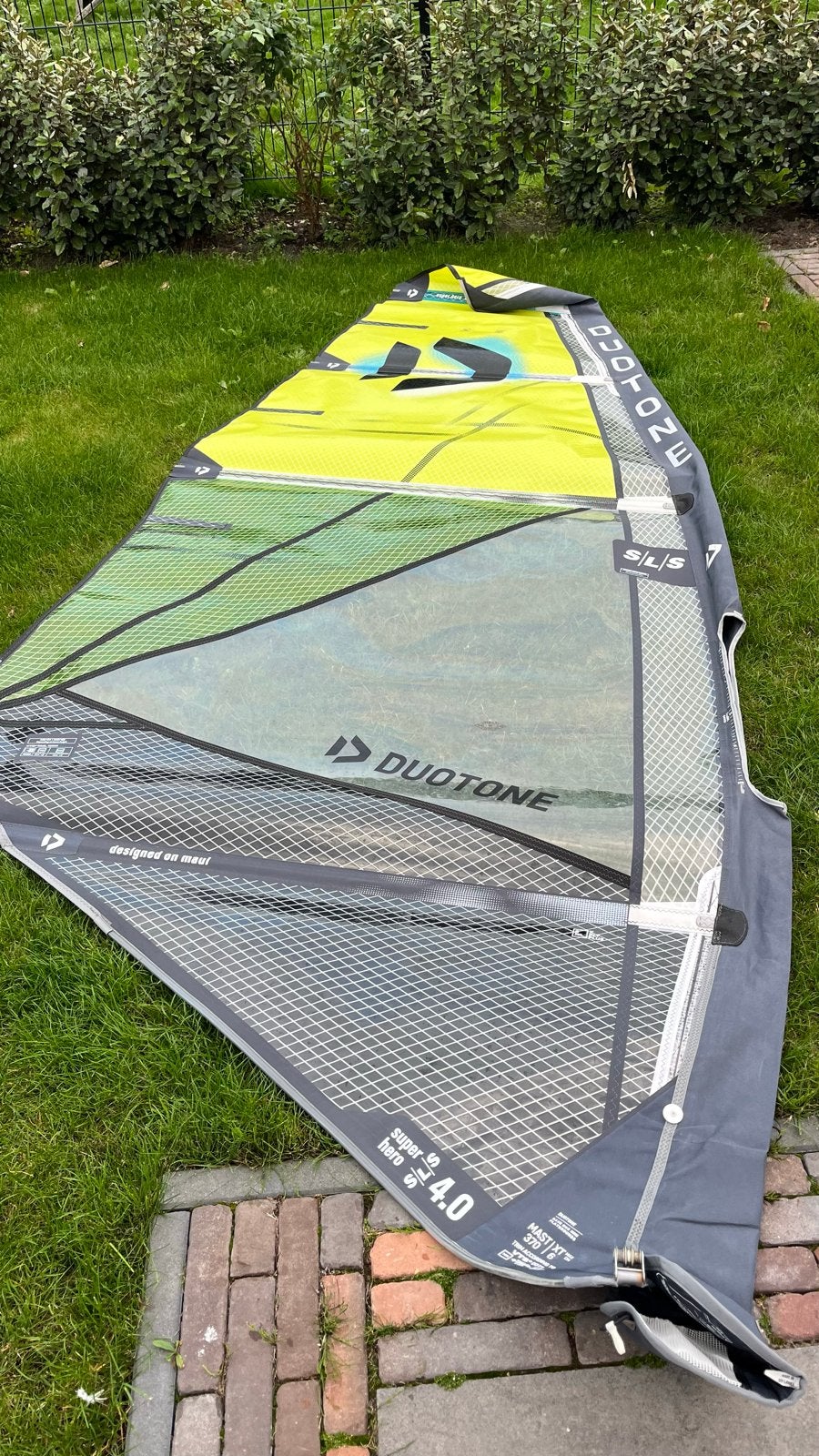 Duotone Super Hero 4.0 windsurfzeil, Watersport en Boten, 3.5 tot 5 m², Ophalen of Verzenden, Zo goed als nieuw, Zeil