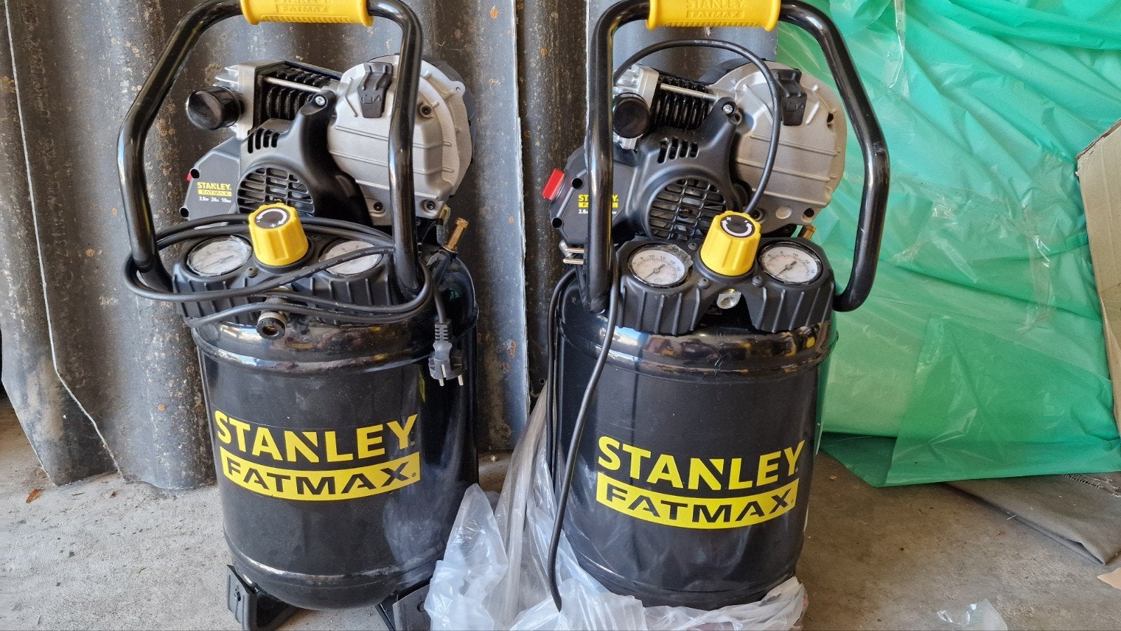 2x Stanley Fatmax Luchtcompressor 24L, Ophalen, 10 bar of meer, Nieuw, Minder dan 200 liter/min