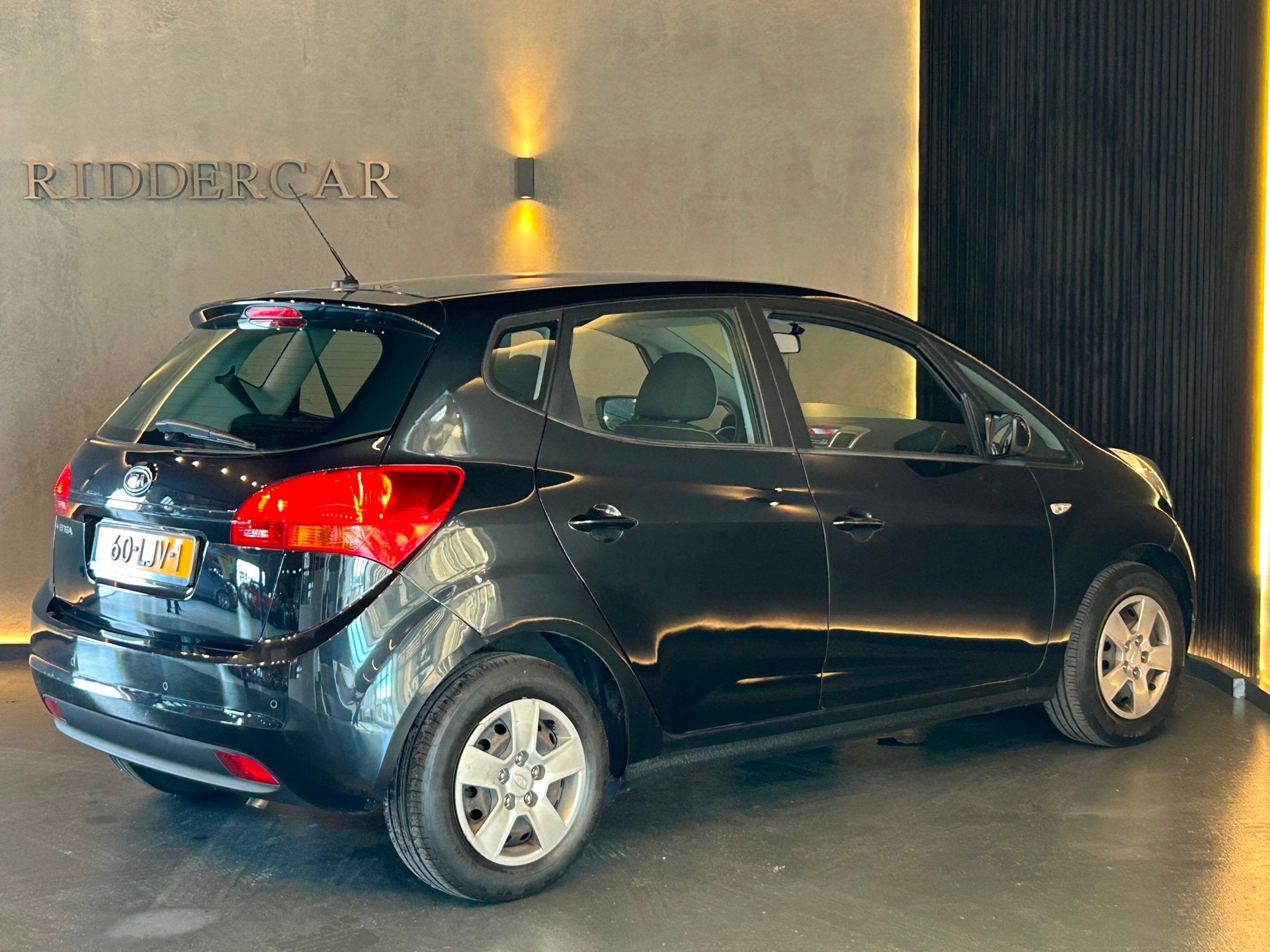 Kia Venga 1.6 CVVT X-tra|NAP|AIRCO|PARKSENS|AUTOTMAAT|1E EIG, Auto's, Euro 5, 1591 cc, 4 cilinders, Zwart