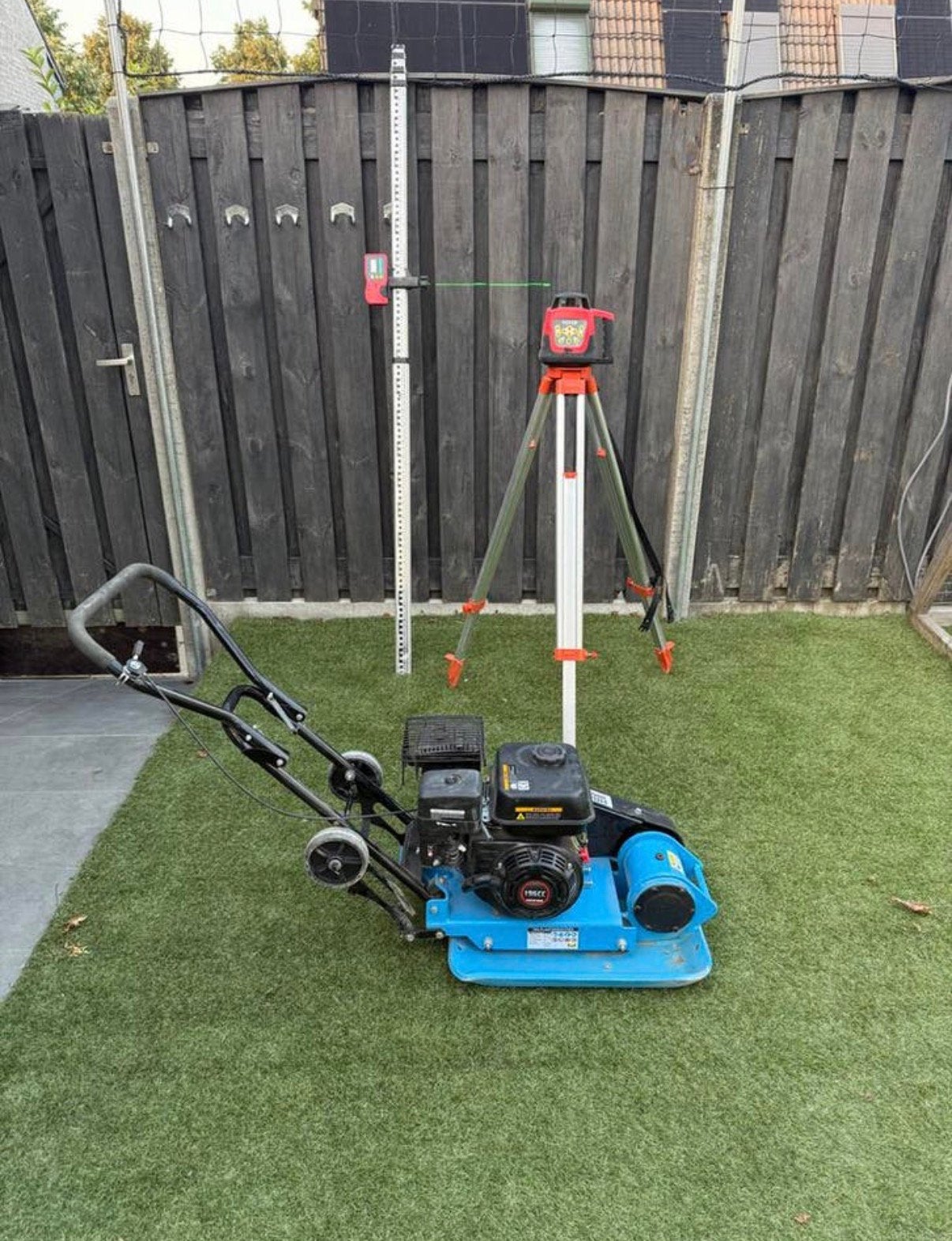 Trilplaat én/of hoogtelaser te huur! €40 per week, Ophalen, Zo goed als nieuw