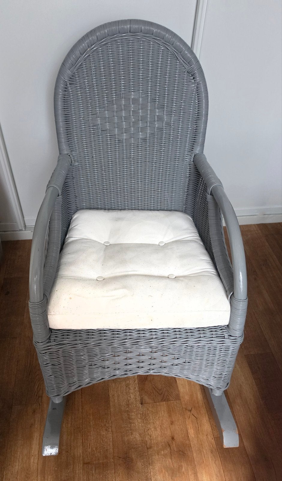 Grijze rieten schommelstoel met kussen, Ophalen, Modern, Comfortabel, Gebruikt, Stof