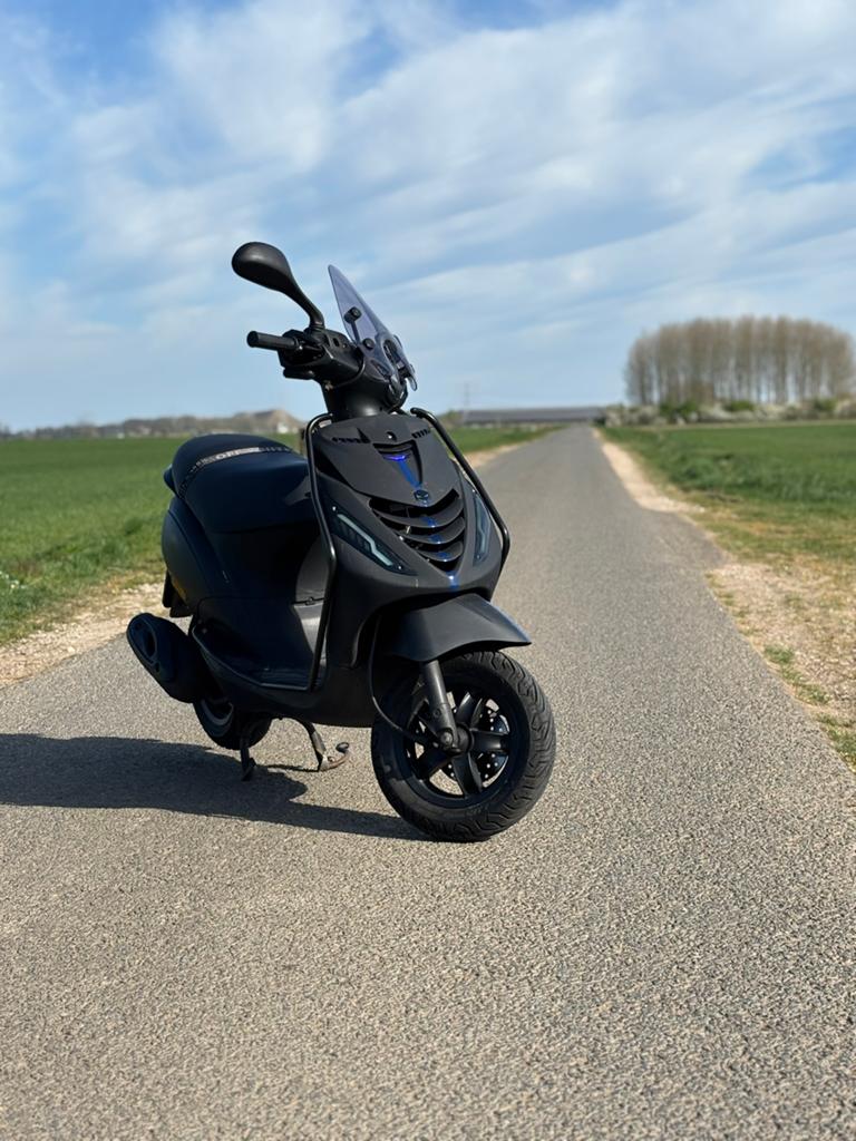 Bomvolle Piaggio zip 50cc 2 takt, Fietsen en Brommers, Ophalen of Verzenden, Zo goed als nieuw, Benzine, Zip