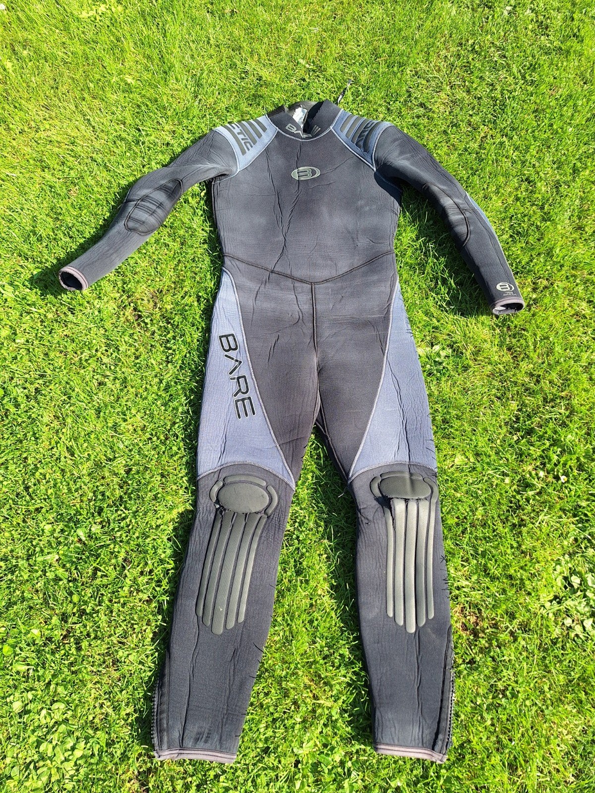 Bare maat M duikpak 7mm met versleten kniestukken., Watersport en Boten, Ophalen of Verzenden, Gebruikt, Duikpak