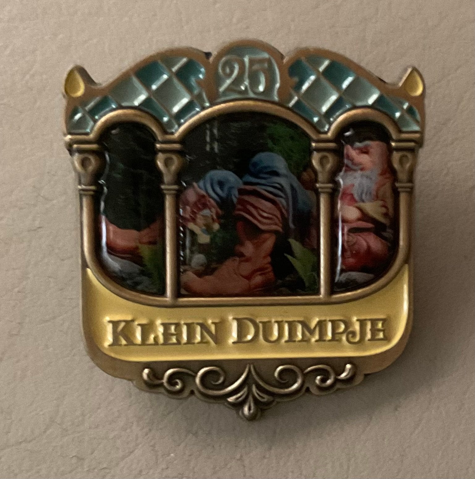 Efteling pin Klein Duimpje - 25 jaar, Ophalen of Verzenden, Zo goed als nieuw, Button of Speldje