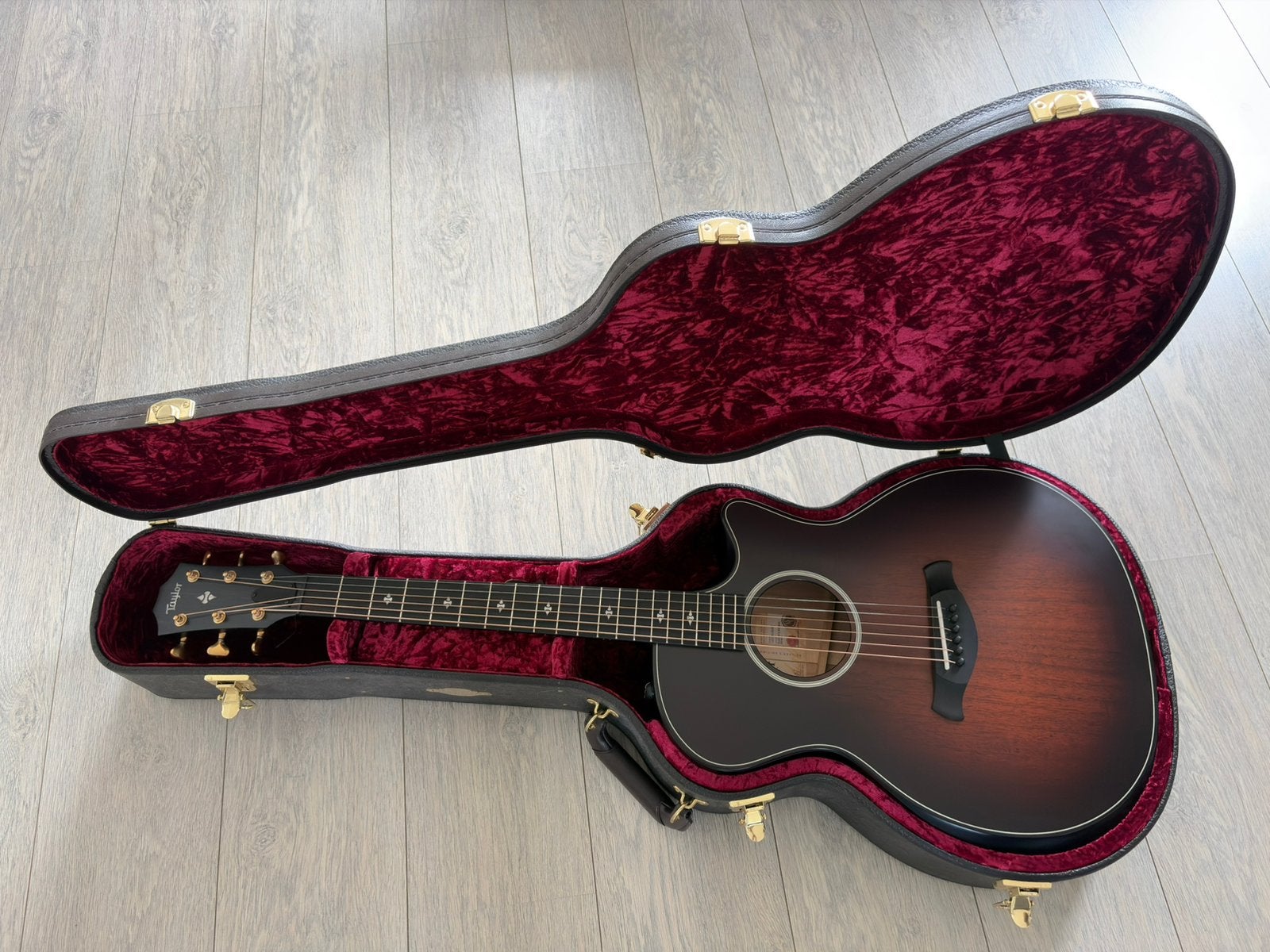 Taylor 324ce Builder’s Edition zgan incl. originele koffer, Muziek en Instrumenten, Ophalen, Zo goed als nieuw, Western- of Steelstringgitaar