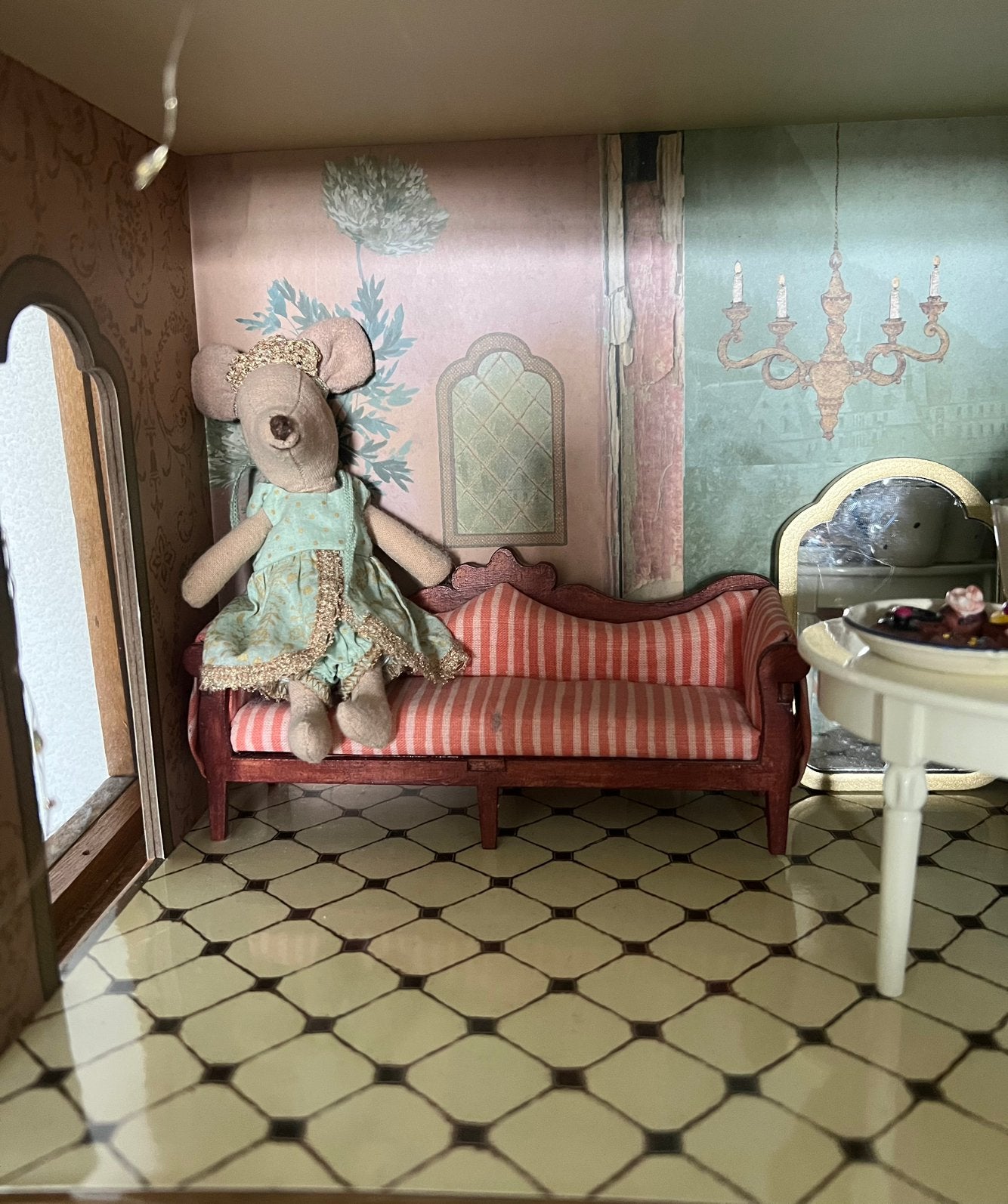 Vintage antieke sofa bankje poppenhuis klassiek meubelstuk, Verzamelen, Poppenhuizen en Toebehoren, Ophalen of Verzenden, Zo goed als nieuw