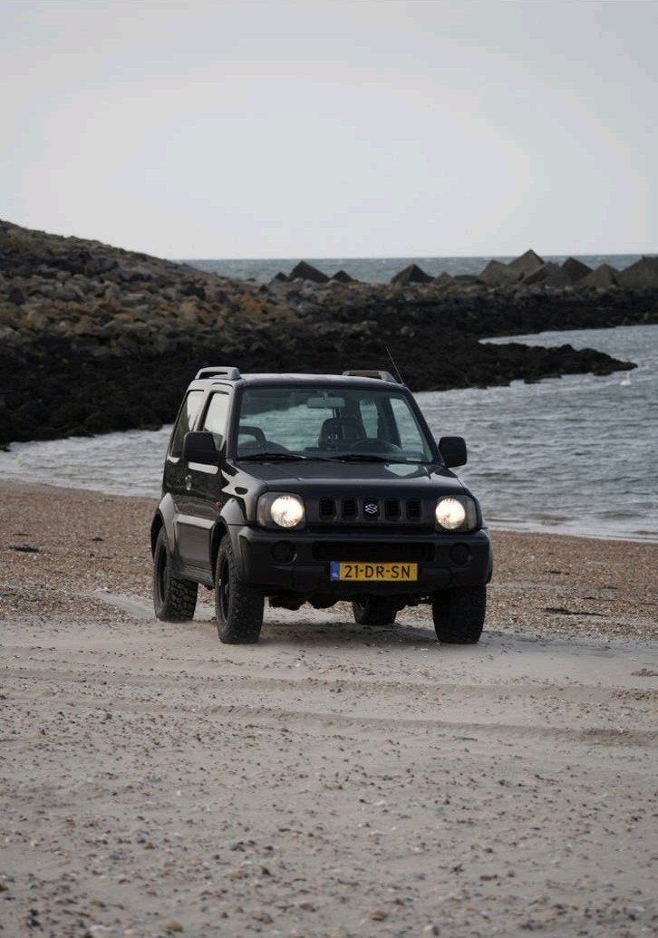 Suzuki Jimny 1.3 JX 4WD 1999 Zwart, 40 €/maand, 4 cilinders, 4 stoelen, Zwart