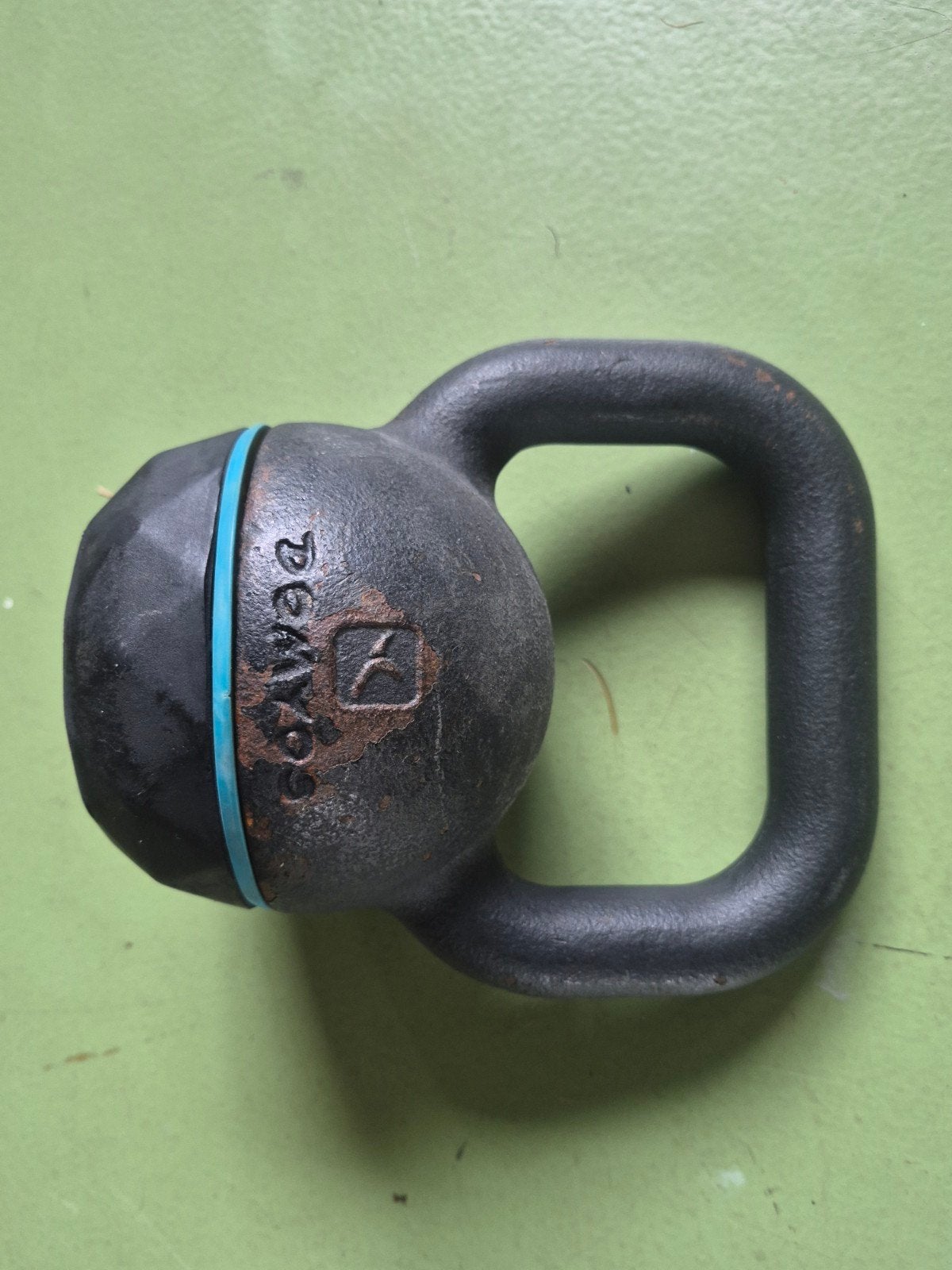 Domyos gietijzeren kettlebell 8 kg, Sport en Fitness, Fitnessmaterialen, Gebruikt, Kettlebell, Ophalen of Verzenden