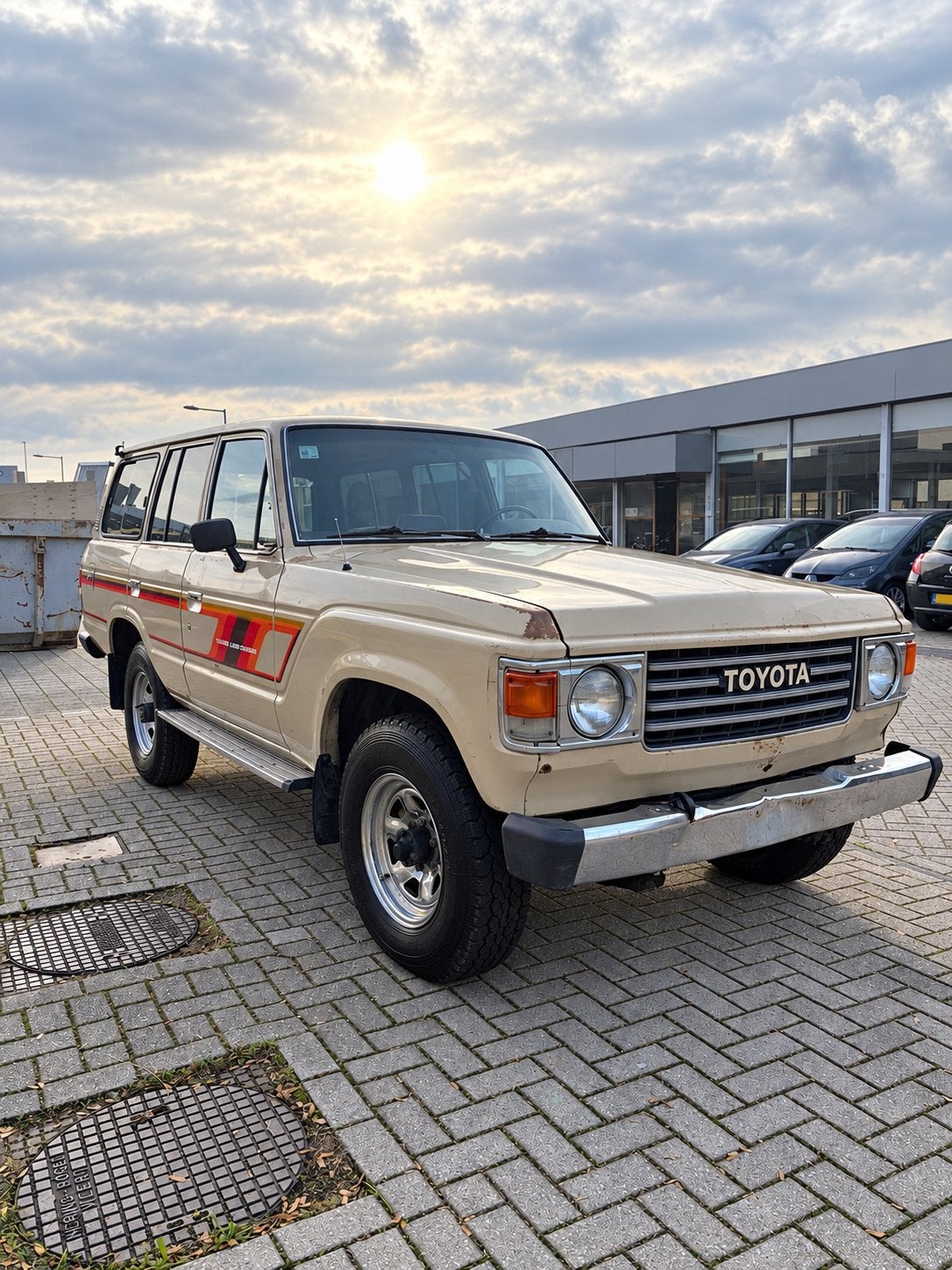 Toyota Landcruiser FJ60 1985 wegenbelasting vrij, 7 stoelen, Beige, Handgeschakeld, Vierwielaandrijving