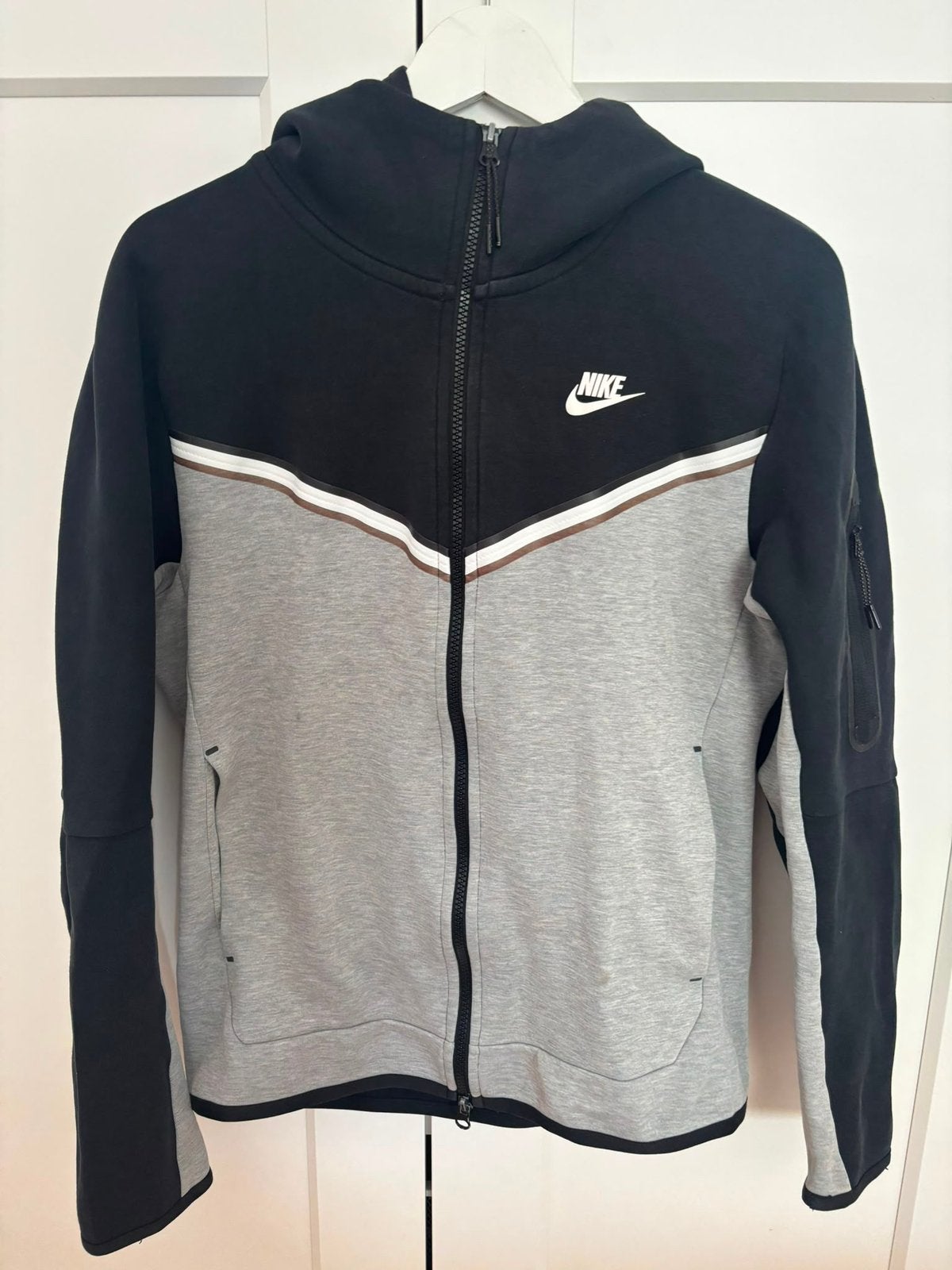 Nike tech pak, Ophalen, Gedragen