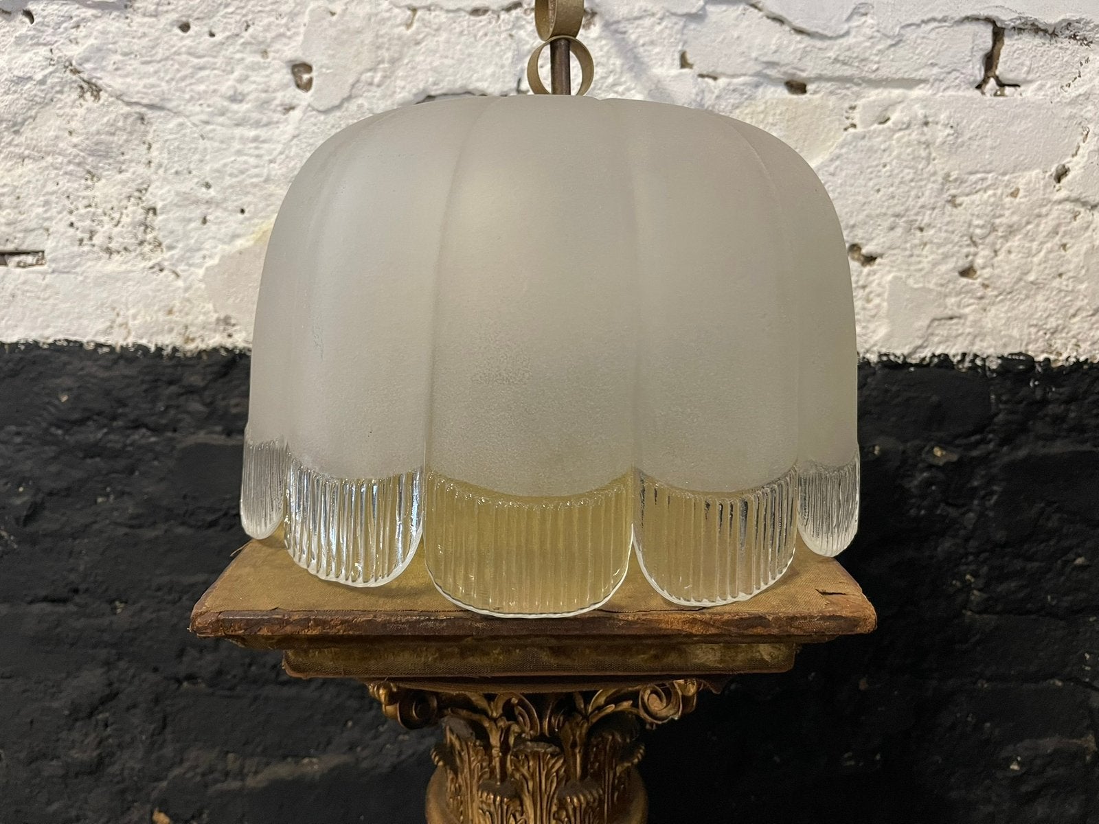 Vintage mid century hanglamp geschulpte rand frosted glas, Ophalen of Verzenden, Gebruikt, Glas, Vintage mid century design