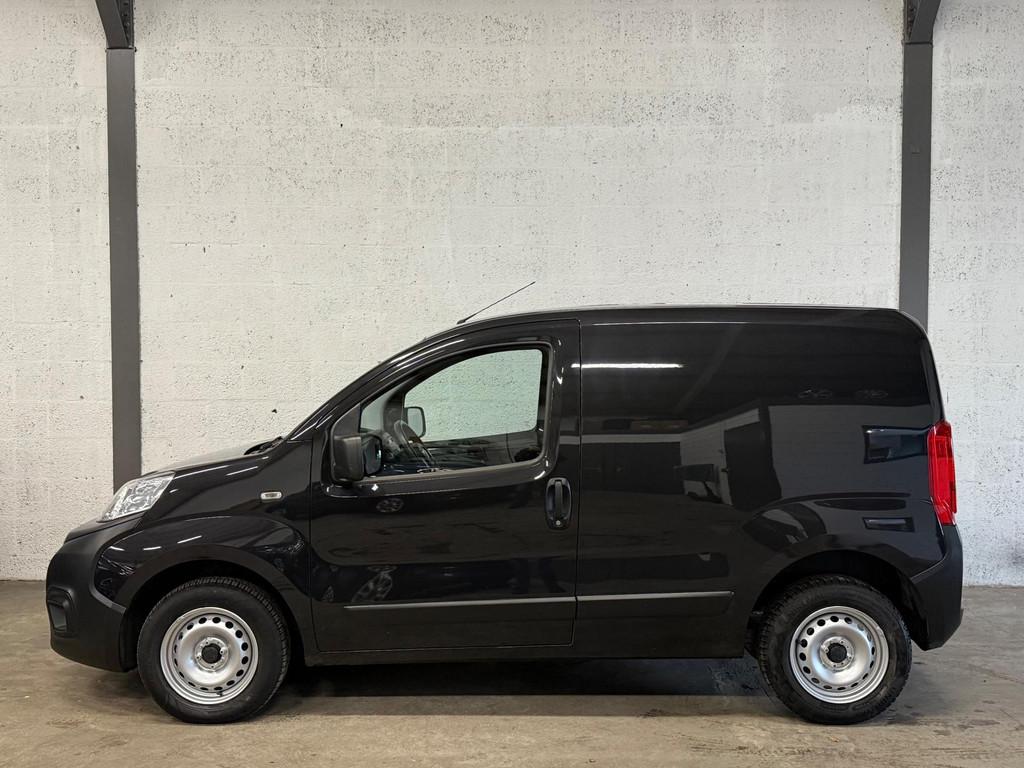 Fiat Fiorino 1.4 Benzine Airco|CV|Marge BTW/BPM Vrij!, Auto's, Bestelauto's, Voorwielaandrijving, Stof, Gebruikt, Zwart