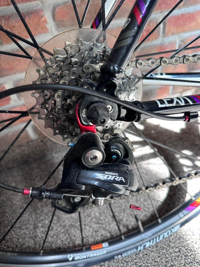 TE KOOP. . Mooie Race fiets Merk Trek incl. ophangbeugel., Fietsen en Brommers, Aluminium, Zo goed als nieuw, Meer dan 20 versnellingen