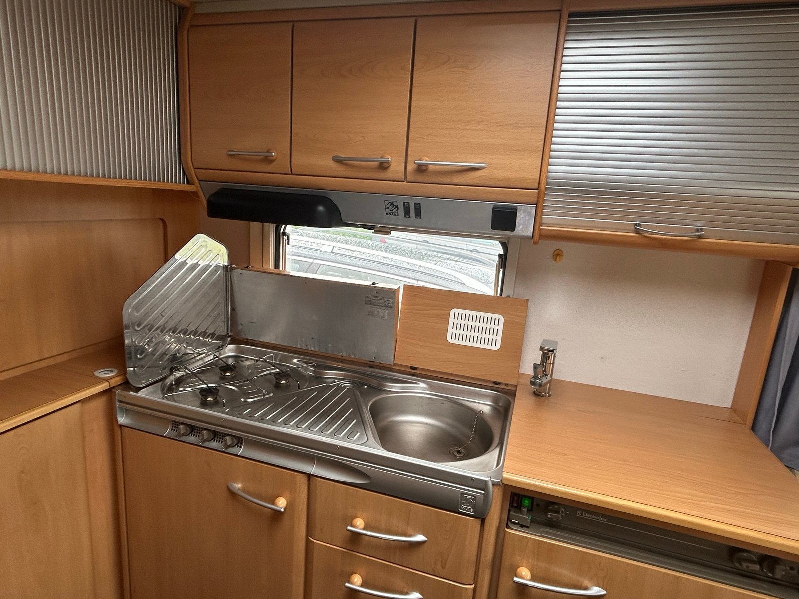 Knaus Sudwind 500 UF - Ruime en complete caravan, Rondzit, Frans bed, Luifel, Particulier