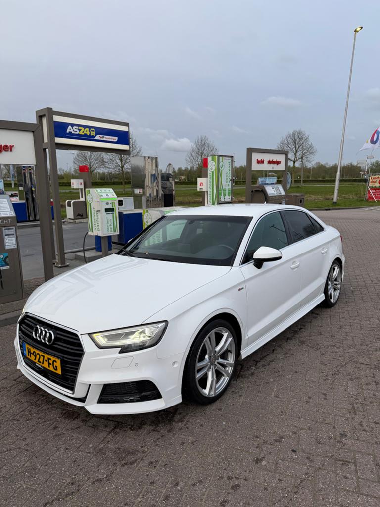 Audi A3 1.5 Tfsi CoD Ultra 150pk S Tronic 2017 Wit, 1498 cc, 4 cilinders, Leder en Stof, Wit