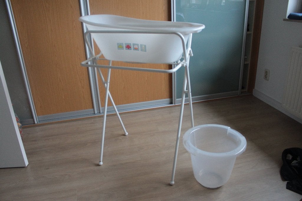 Babybadje + tummy tub met standaard, Kinderen en Baby's, Gebruikt, Tummy Tub, Standaard, Ophalen