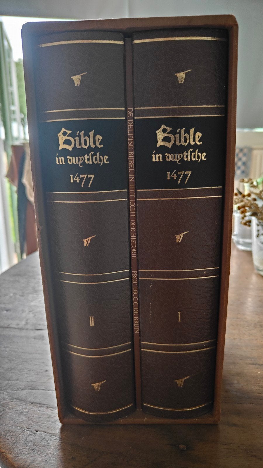 De Delftse Bijbel van 1477 - Facsimile uitgave 1977, Antiek en Kunst, Ophalen of Verzenden, Prof. Dr. C.C. de Bruin (Inleiding)