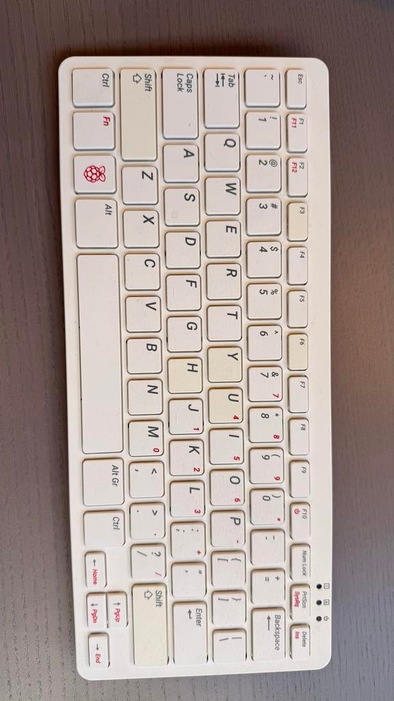 Raspberry Pi 400 - Compacte Personal Computer in Toetsenbord, Computers en Software, Toetsenborden, Nieuw, Qwerty, Bedraad, Ophalen of Verzenden