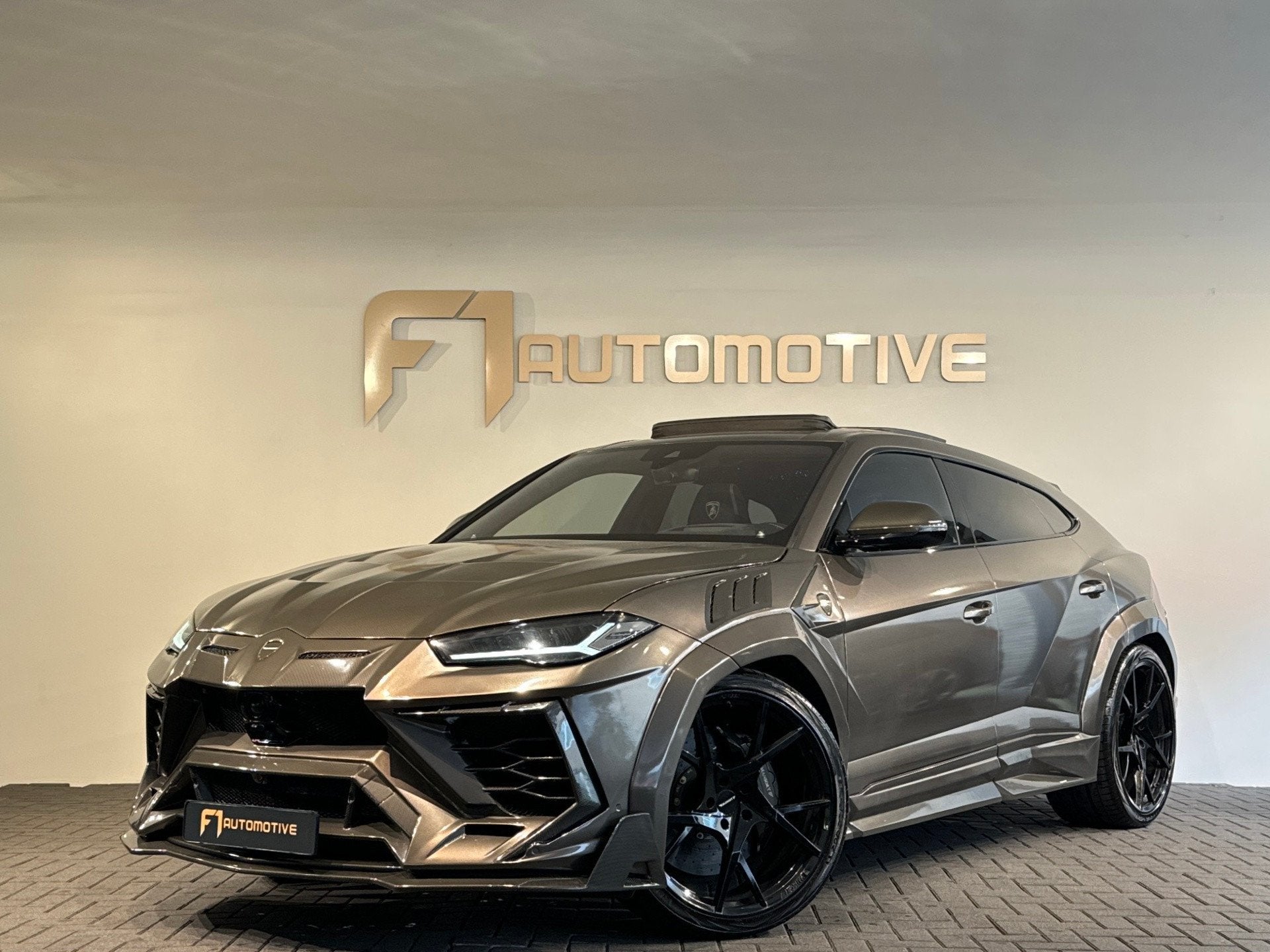 Lamborghini Urus 4.0 V8 Mansory Pano|Carbon|B&O 3D|HuD|Memor, Auto's, Automaat, Dealer onderhouden, Urus, Gebruikt