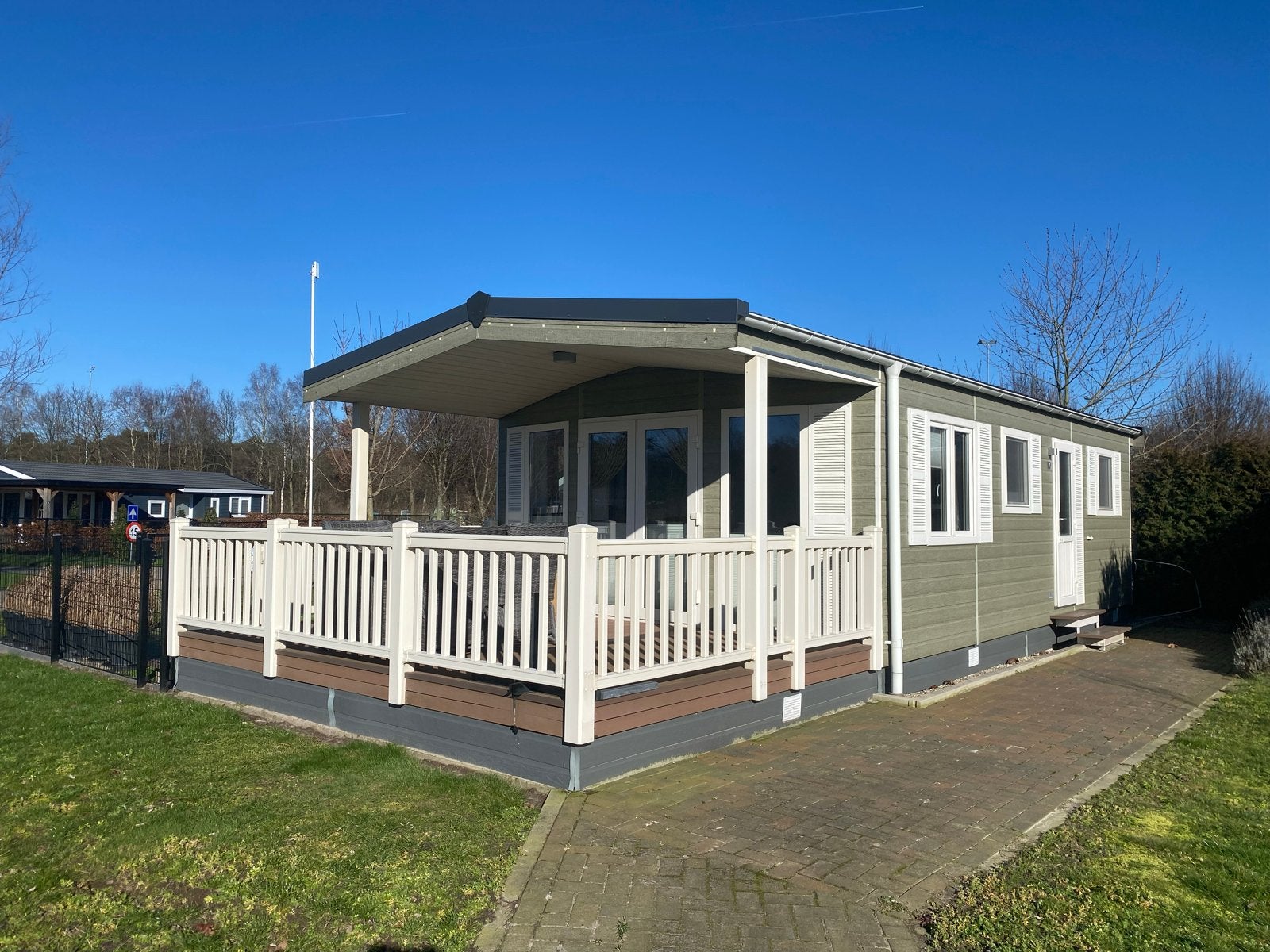 Mooi chalet met veranda, Caravans en Kamperen, Tot en met 4