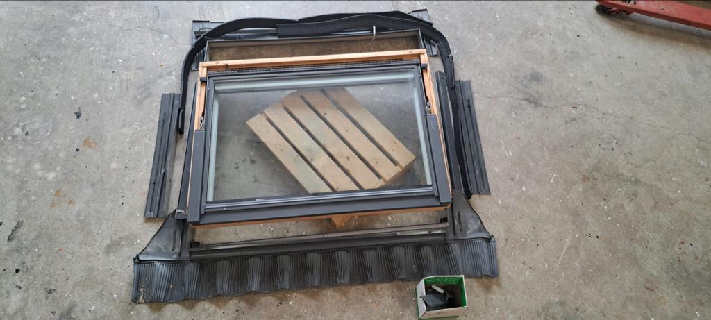 Velux Dakraam GGL U04 3059 98x134 cm, Doe-het-zelf en Verbouw, Glas en Ramen, Ophalen, Gebruikt, 80 tot 120 cm, Dubbelglas