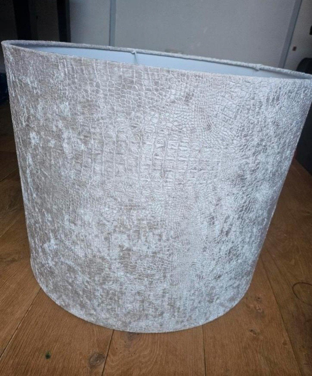 Mooie nette lampenkap croco, Huis en Inrichting, Lampen | Lampenkappen, Ophalen, Zo goed als nieuw, Beige