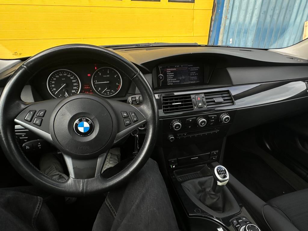 BMW FULL 5-Serie 2010 Zwart, Auto's, BMW, Achterwielaandrijving, 4 cilinders, Zwart, Stationwagon