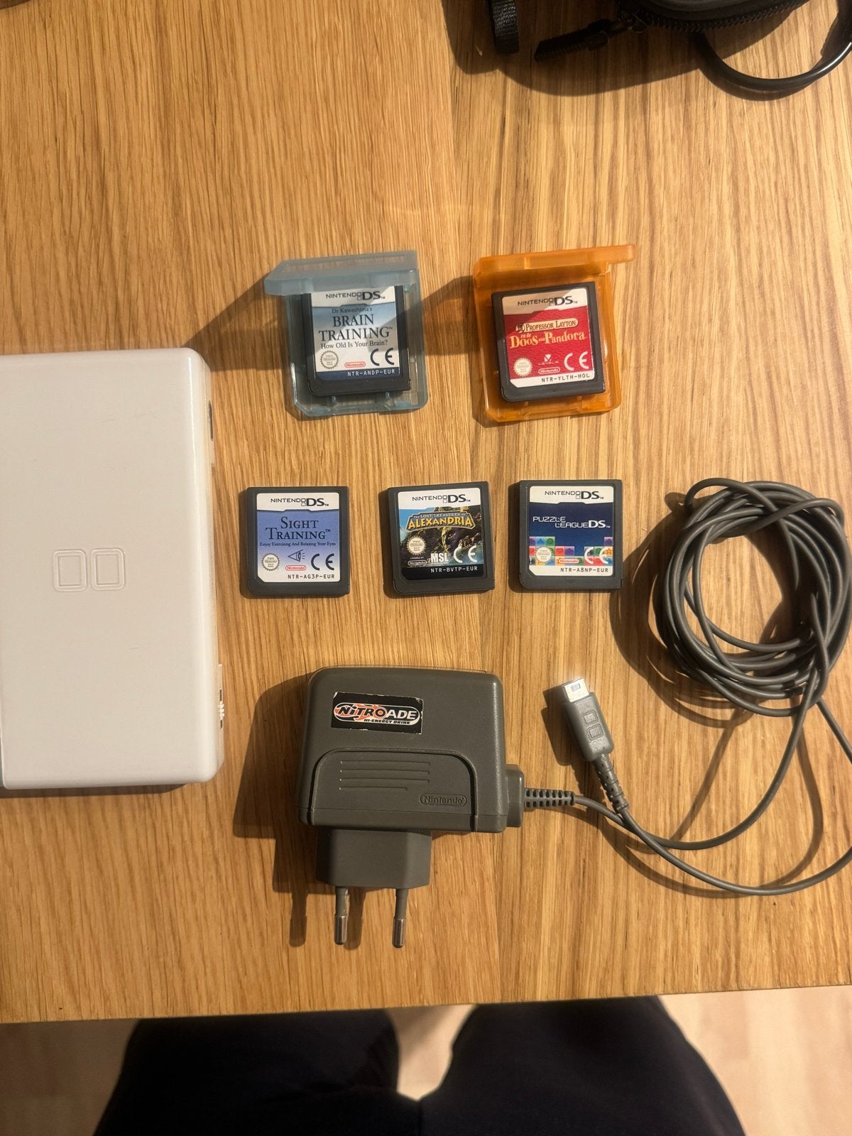 Nintendo DS Lite - Werkt perfect, scharnier defect, Verzenden, Wit, DS Lite, Gebruikt