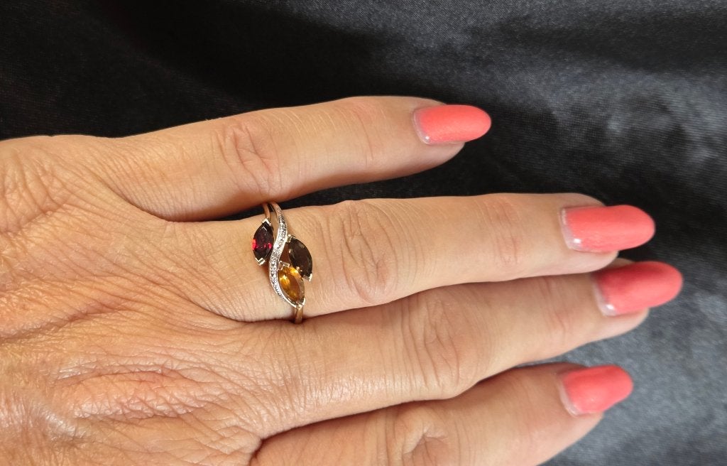 Gouden Vintage ring met edelstenen  diamant. 2026/632, Ophalen of Verzenden, Goud, Ring, Met edelsteen