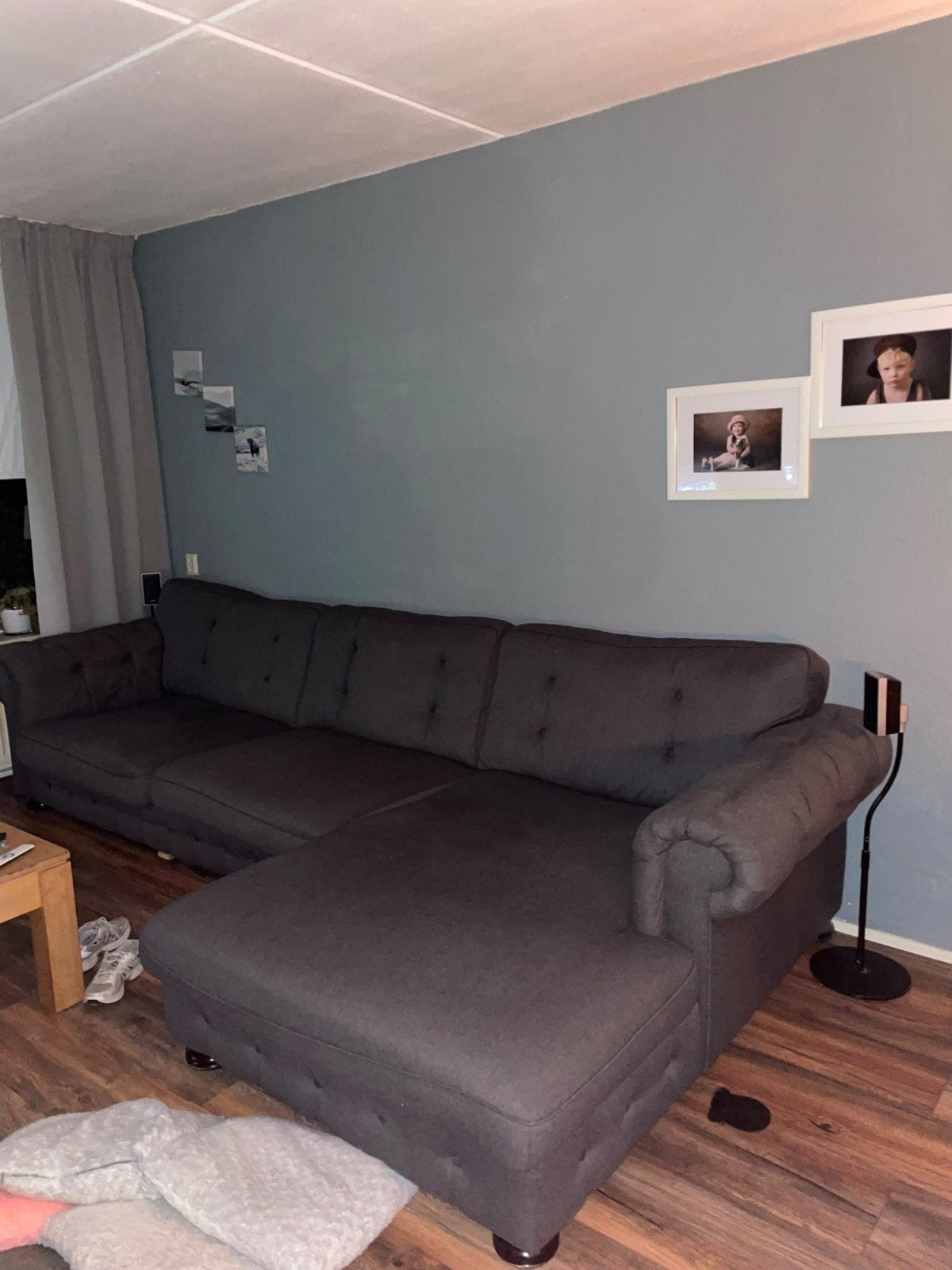 Comfortabele donkergrijze hoekbank, Ophalen, 250 tot 300 cm, Gebruikt, 125 tot 150 cm