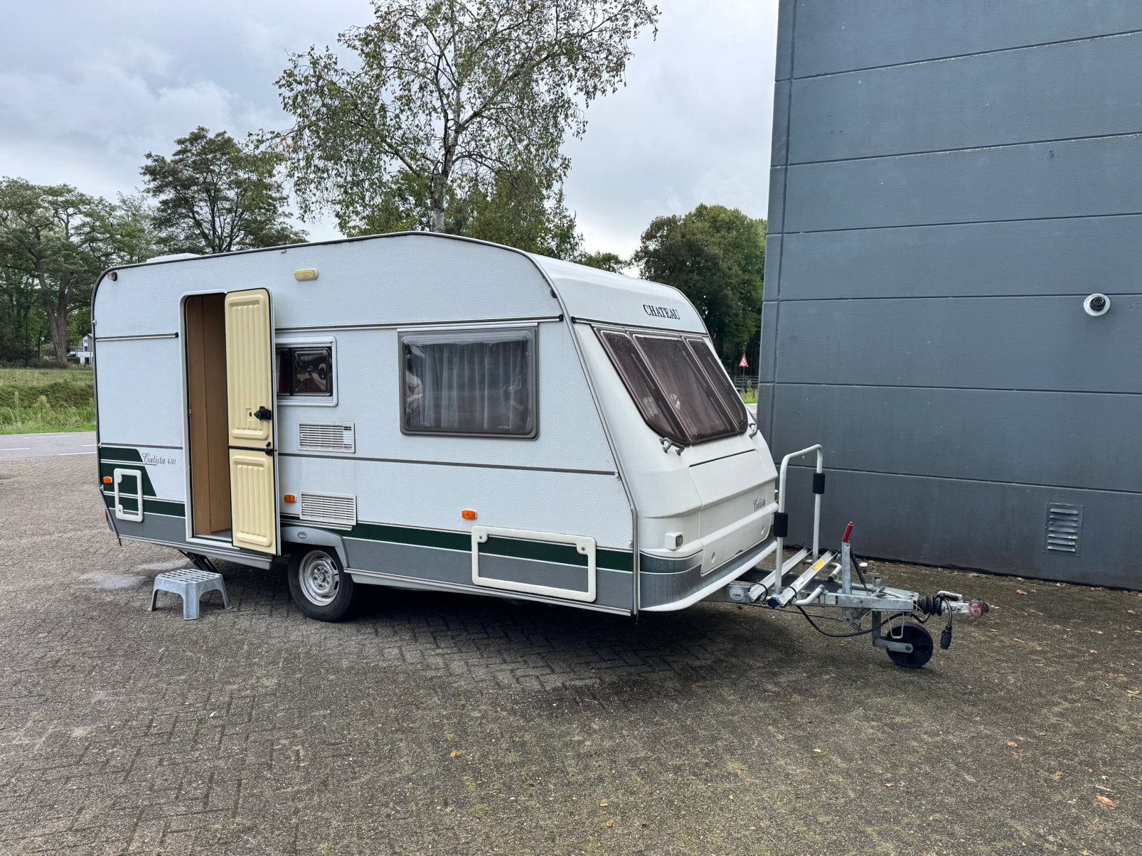 Chateau Calista 430 - Voortent, Luifel en 2x fietsendrager!, Chateau, Rondzit, Bedrijf, 750 - 1000 kg