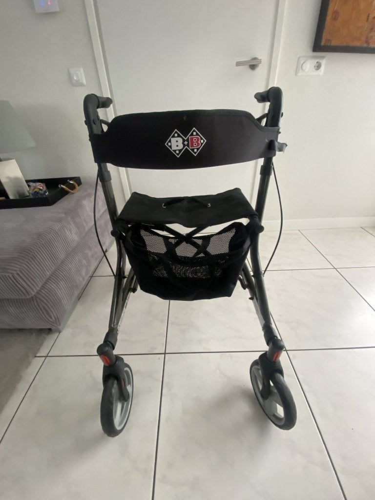 Rollator Capero Platin met zitvlak, Ophalen, Opvouwbaar, Zo goed als nieuw