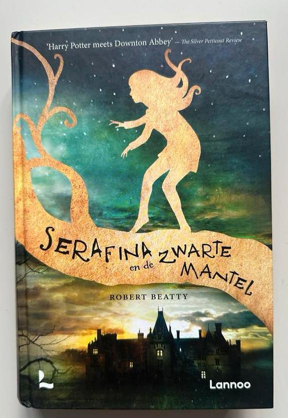 Serafina en de Zwarte Mantel - Robert Beatty, Boeken, Ophalen of Verzenden, Zo goed als nieuw, Robert Beatty, Fictie algemeen