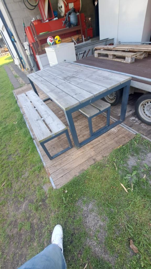 Stevige Industriele buiten tafel staal met houten zitplek, Ophalen of Verzenden