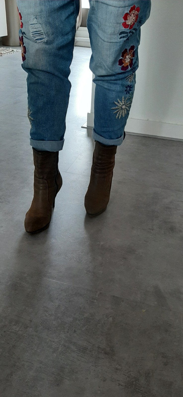 Grijs/Bruine enkellaarsjes met hak, Kleding | Dames, Ophalen of Verzenden, Zo goed als nieuw, Lage of Enkellaarzen