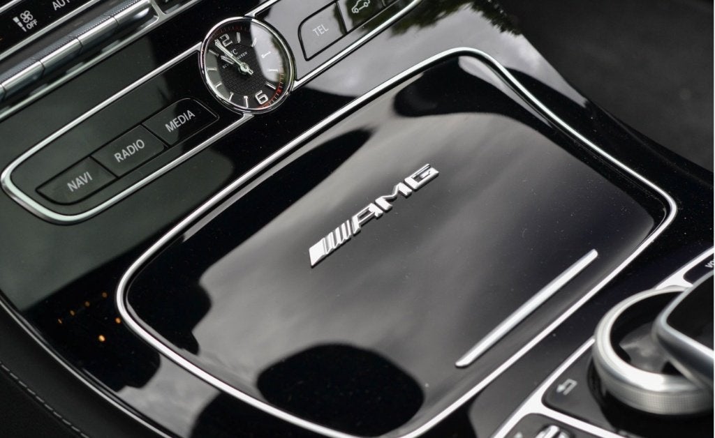 amg embleem asbak logo dashboord dashboard w118 w176 w177 C-, Auto diversen, Ophalen of Verzenden