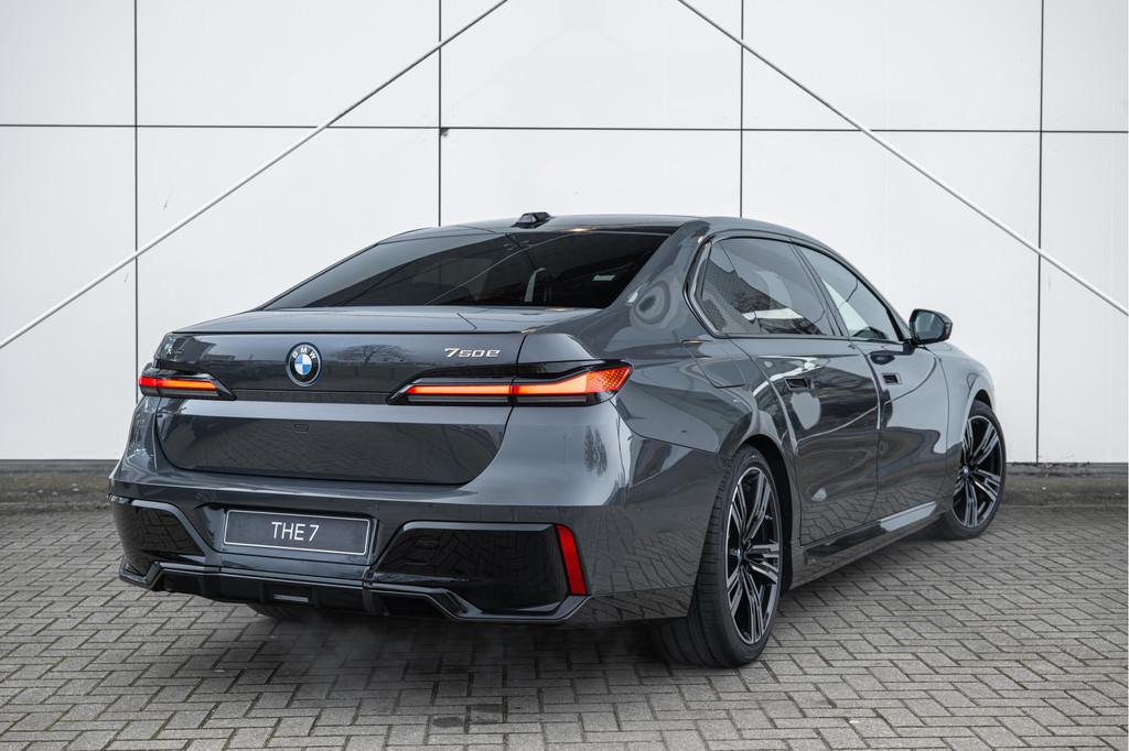 BMW 7 Serie 750e xDrive M Sport Automaat / Panoramadak Sky L, Auto's, Automaat, Zwart, Leder, Bedrijf