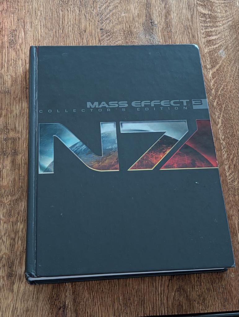 Mass Effect 3 Collector's Edition Gids, Ophalen of Verzenden, Zo goed als nieuw, BradyGames
