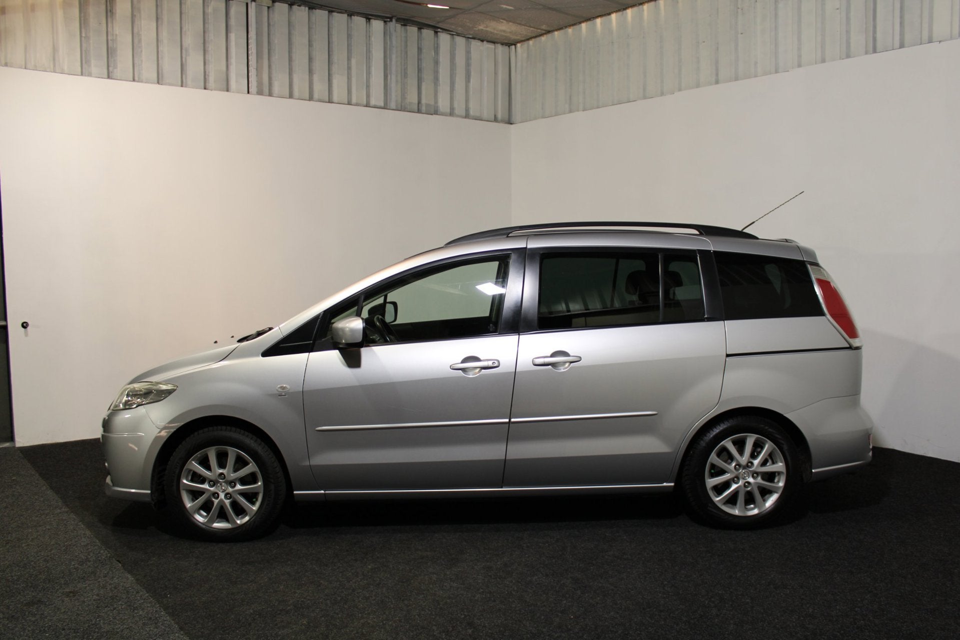 Mazda 5 1.8 Business | 7-Zitter | LMVelgen | Nieuwe APK en a, Auto's, Mazda, Stof, Gebruikt, Zwart, 4 cilinders