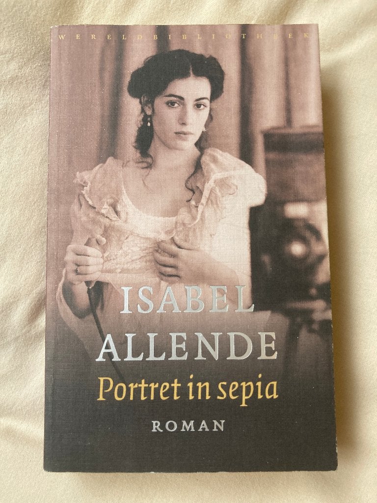 Isabel Allende - portret in sepia - roman, Ophalen of Verzenden, Zo goed als nieuw