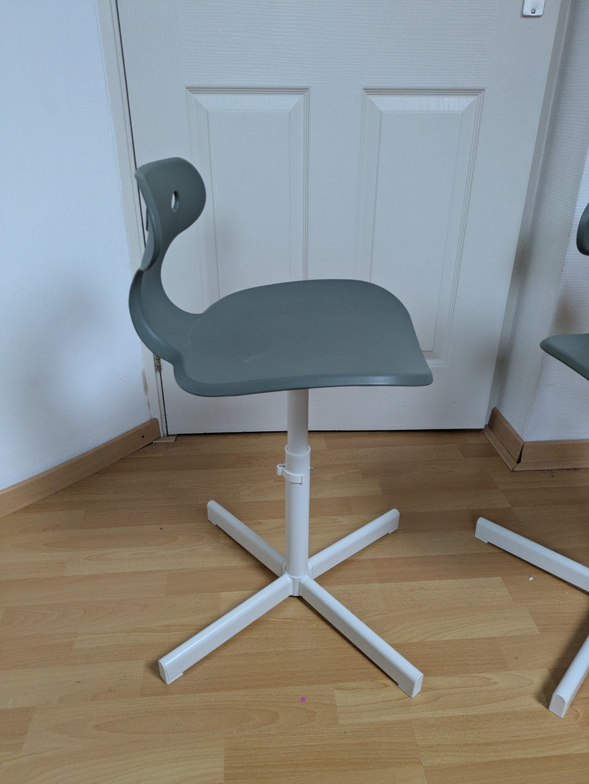 Verstelbare bureaustoel - Grijs en Wit, Huis en Inrichting, Ophalen, Kunststof, Gebruikt, Modern, Ergonomisch