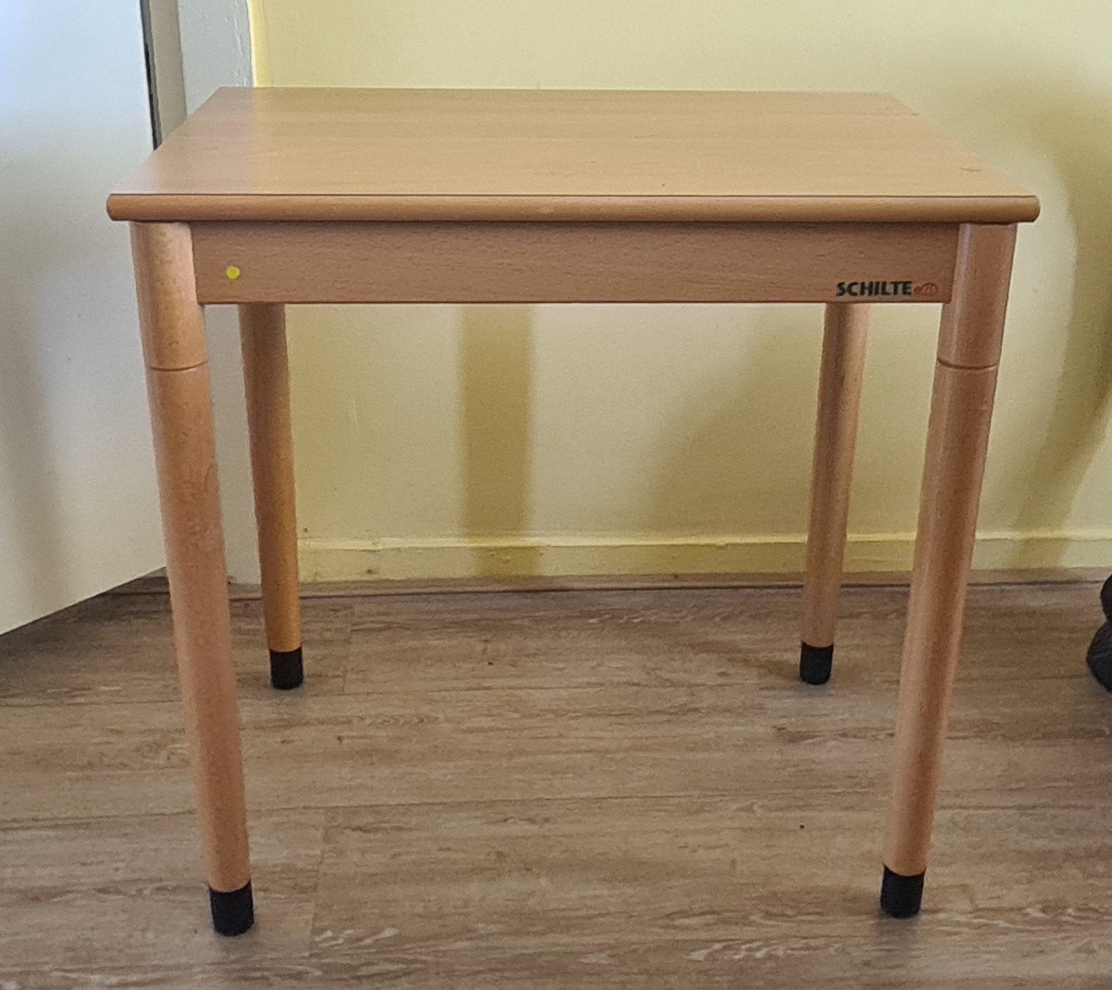 Schilte Houten Bijzettafel - Gebruikt maar Goed, Gebruikt, Modern, Functioneel, 55 tot 75 cm, Rechthoekig
