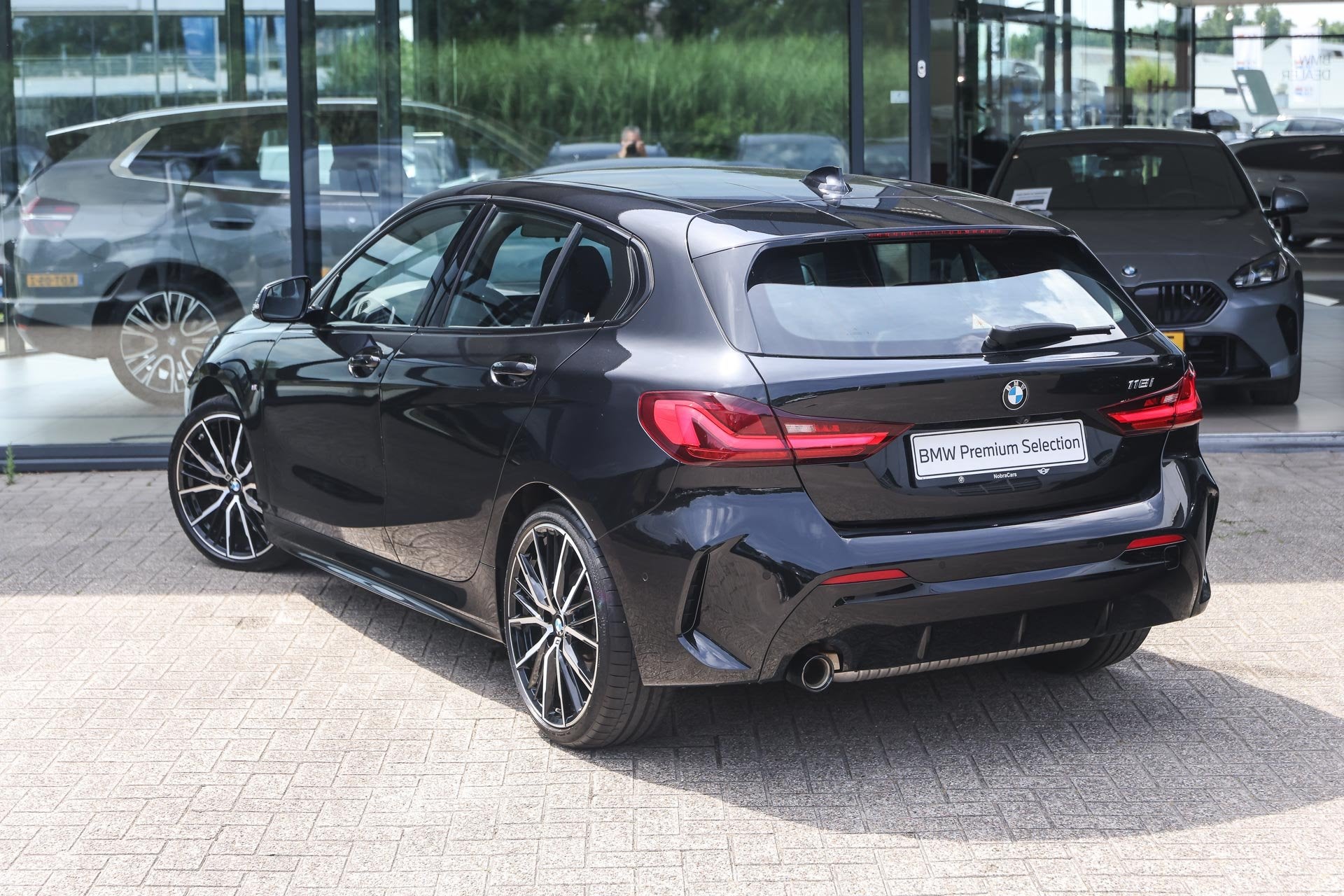 BMW 1 Serie 118i Executive M Sport Automaat / M Sportonderst, Auto's, BMW, 136 pk, Gebruikt, Met garantie (alle), Leder en Stof