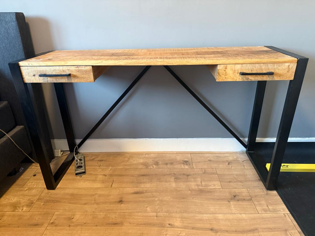 Bureau van mangohout en staal - Zo goed als nieuw, Huis en Inrichting, Bureaus, Zo goed als nieuw, Industrieel, Hout, Ophalen