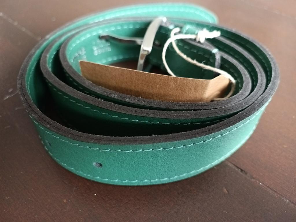 Vegetarian Shoes 'leren' plantaardige riem groen 86,5 cm, Kleding | Dames, Riemen en Ceinturen, Ophalen of Verzenden, Nieuw, Overige kleuren