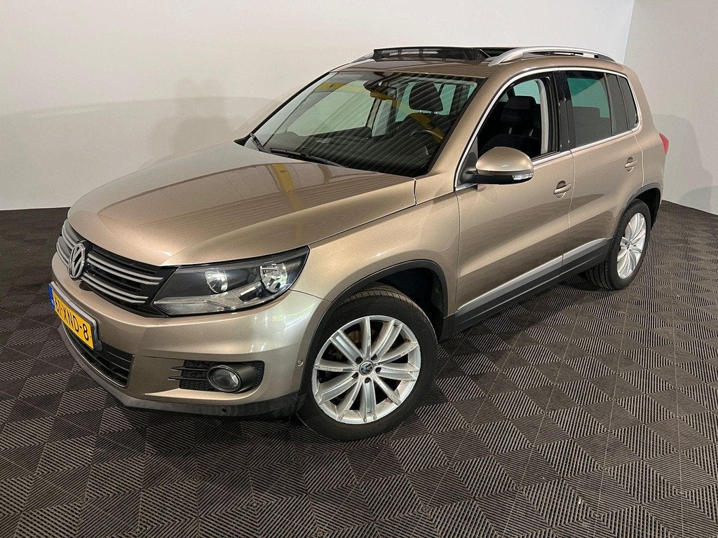Volkswagen Tiguan 1.4 TSI Sport&Style, Voorwielaandrijving, Euro 5, 15 km/l, Zwart