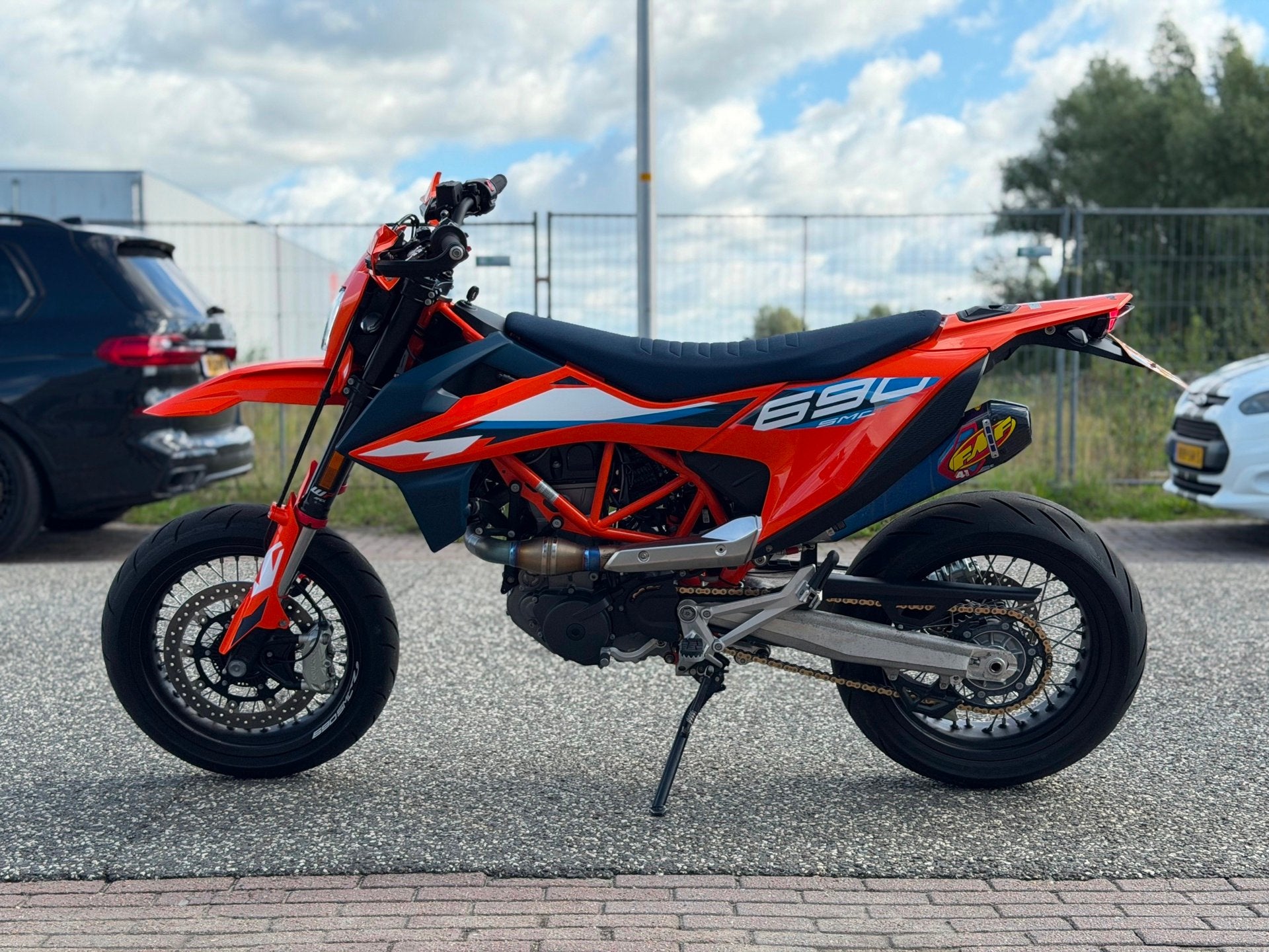 KTM 690 SMC R A2 Nieuwstaat Supermoto Supermotard 2023, Motoren, 693 cc, Ktm, Mangofen
5555  Mangofen, AT, ABS